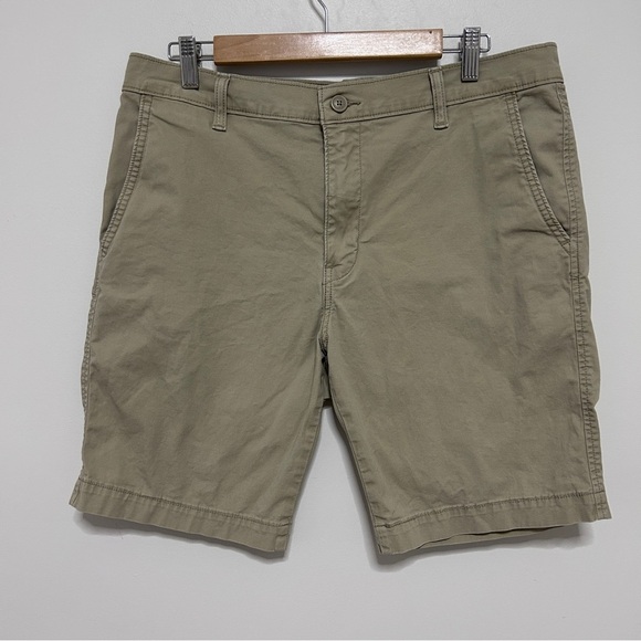 Levi's Men’s Size 34 Shorts XX Chino Tan Flat Front Preppy Casual Skater 9” - Picture 1 of 10